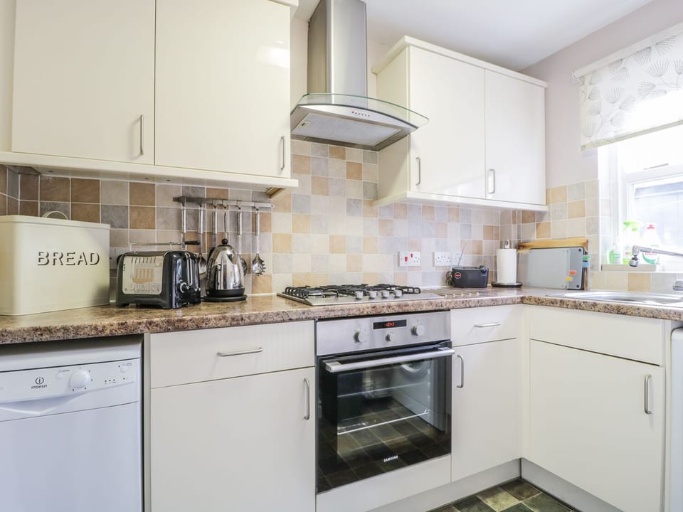 Cottage | Private kitchen | Dishwasher, electric kettle, toaster, highchair
