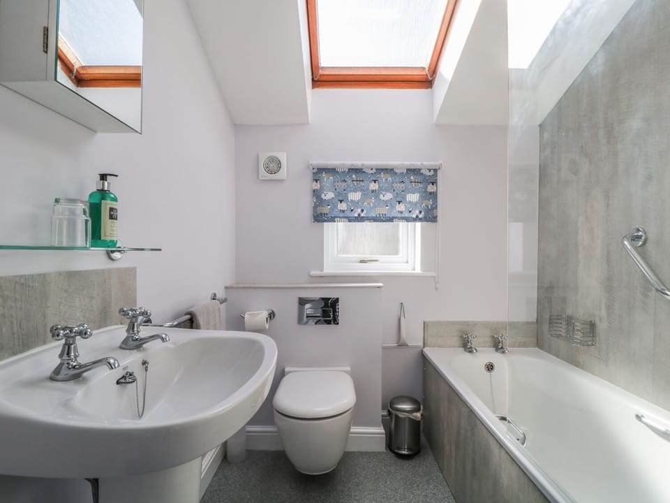 Cottage | Bathroom | Shower