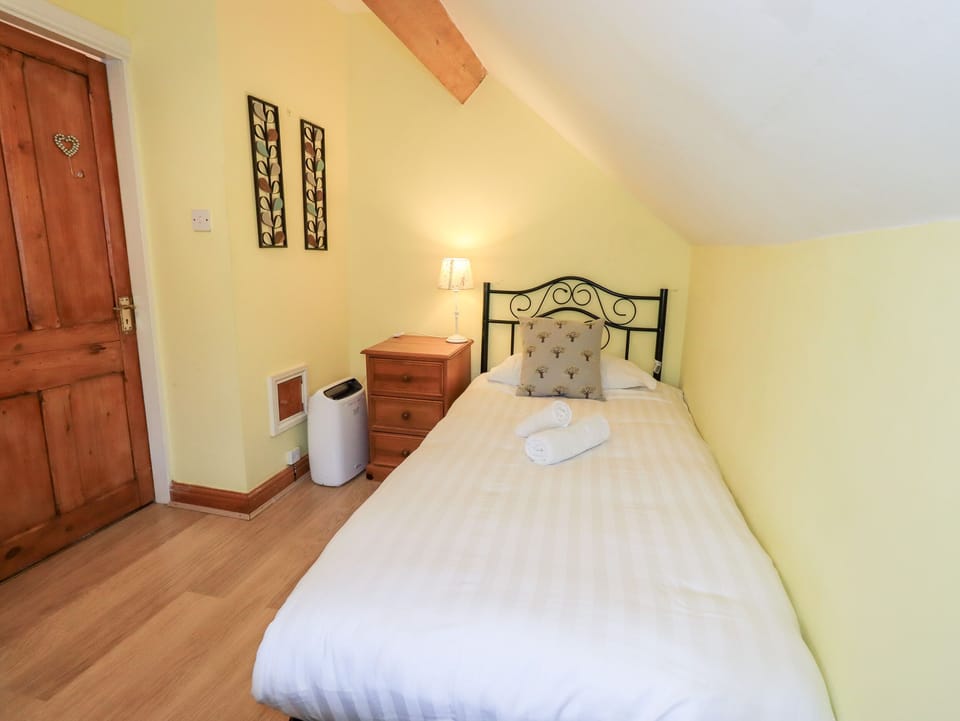 Cottage | 3 bedrooms, individually decorated, individually furnished, free WiFi