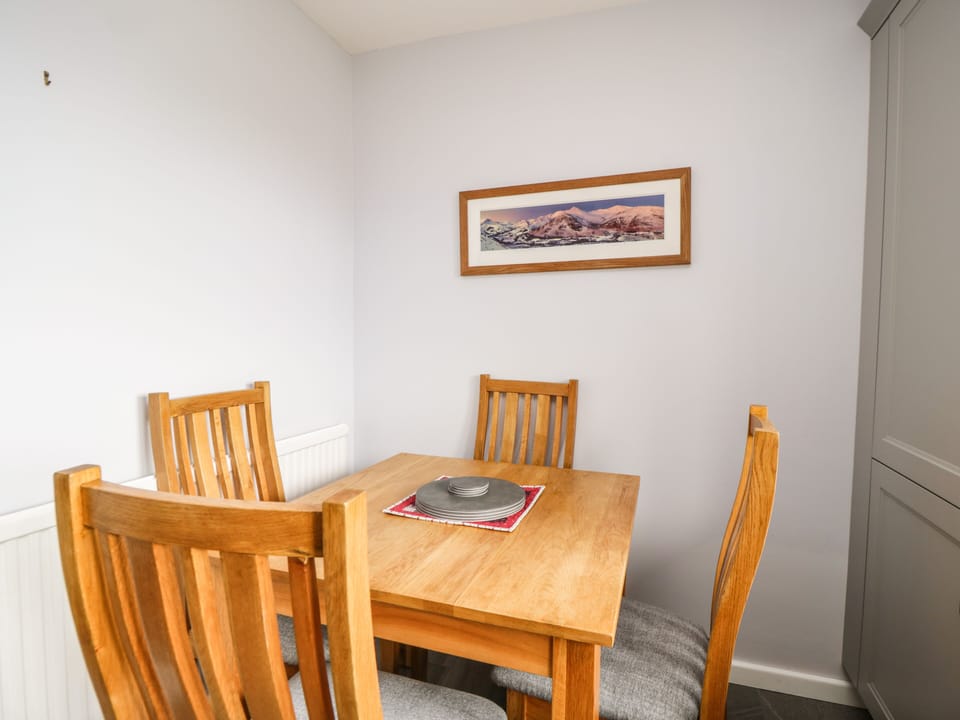 Cottage | Dining