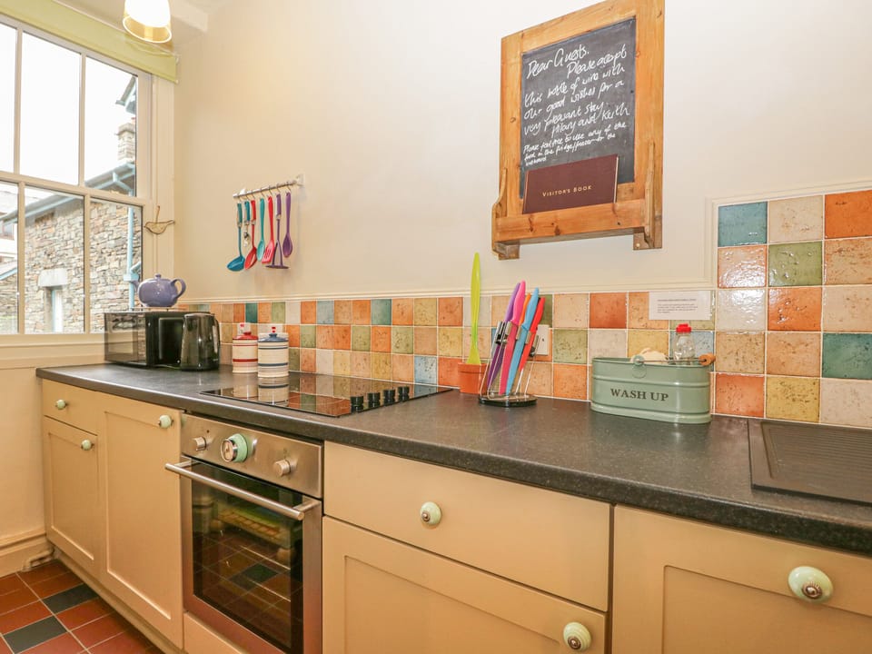 Cottage | Private kitchen | Microwave, stovetop, dishwasher, electric kettle