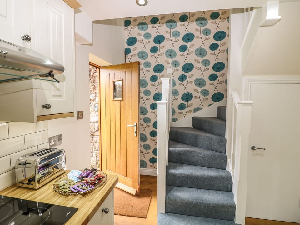 Cottage | Private kitchen | Fridge, microwave, stovetop, dishwasher