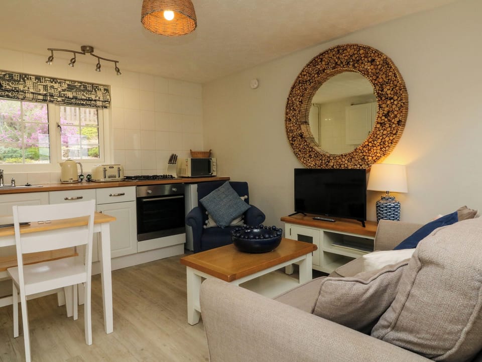 Cottage | Living area | TV