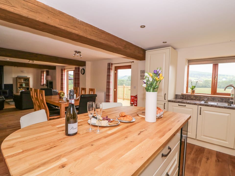 Cottage | Private kitchen | Microwave, stovetop, dishwasher, highchair