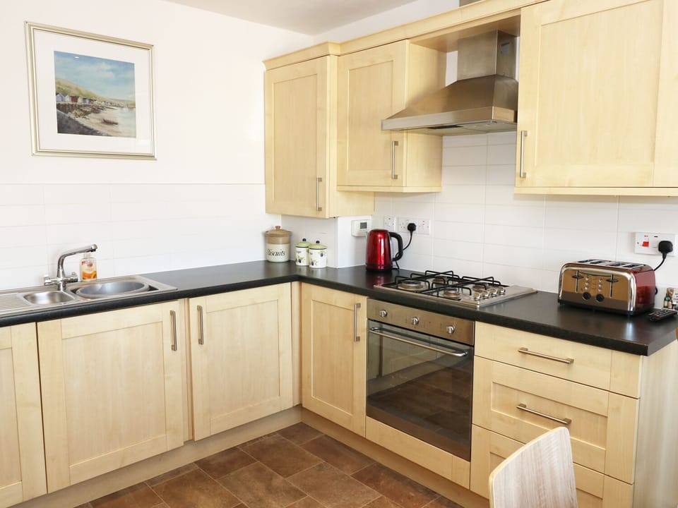 Cottage | Private kitchen | Dishwasher, highchair, cookware/dishes/utensils