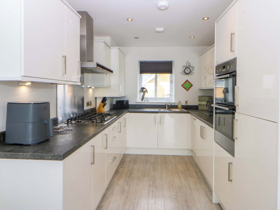 Dishwasher, cookware/dishes/utensils