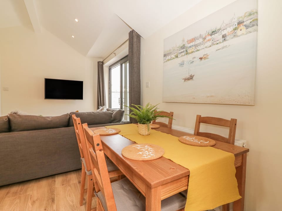 Cottage | Dining