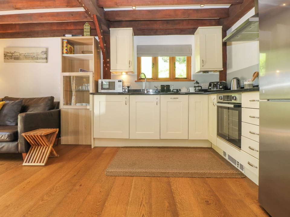 Cottage | Private kitchen | Microwave, stovetop, dishwasher, highchair