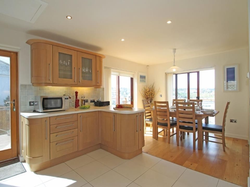 Cottage | Private kitchen | Fridge, highchair, cookware/dishes/utensils