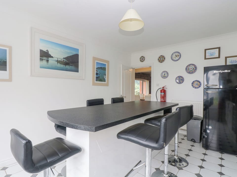 Cottage | Dining