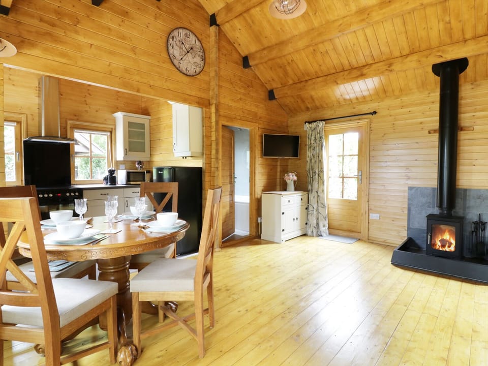 Cottage | Private kitchen | Fridge, dishwasher, electric kettle, toaster