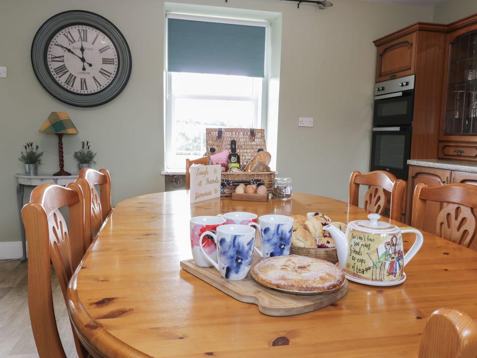 Cottage | Private kitchen | Fridge, stovetop, dishwasher, highchair