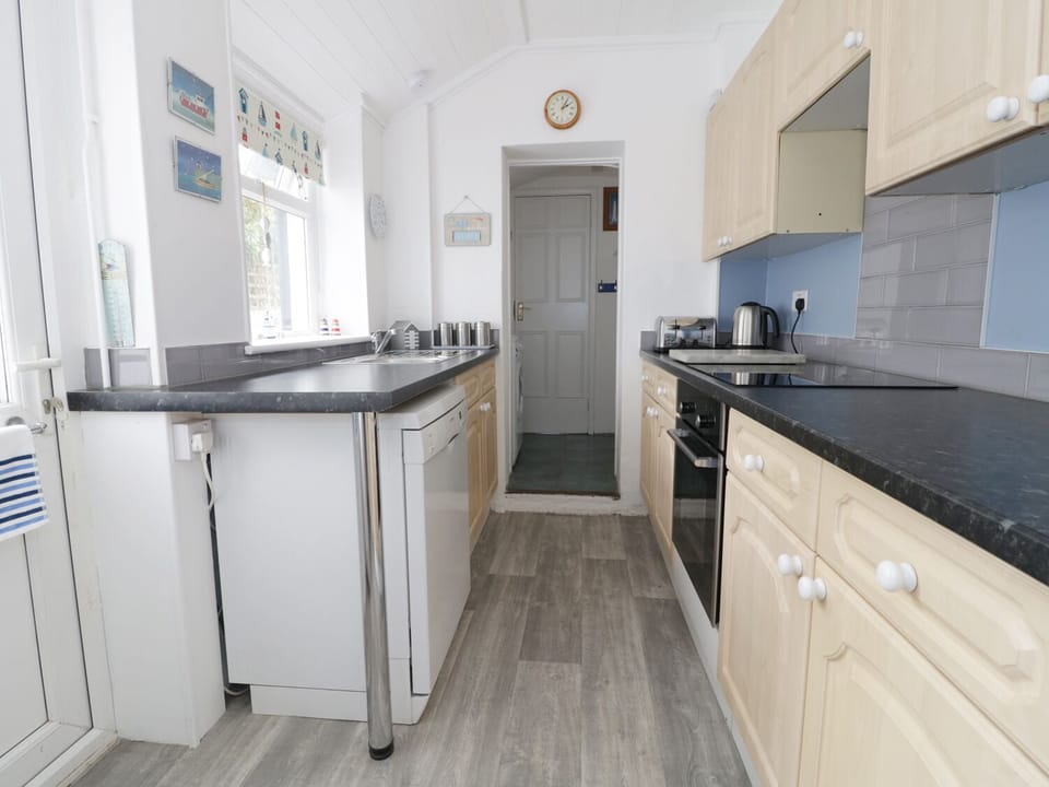 Cottage | Private kitchen | Microwave, stovetop, dishwasher, highchair