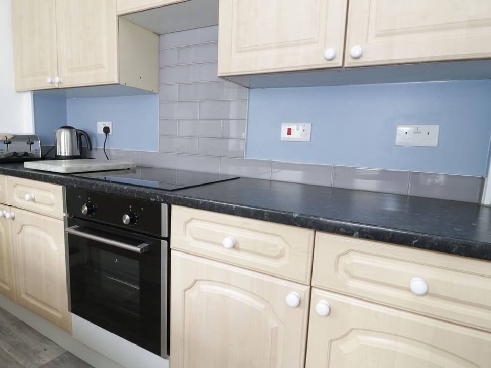 Cottage | Private kitchen | Microwave, stovetop, dishwasher, highchair