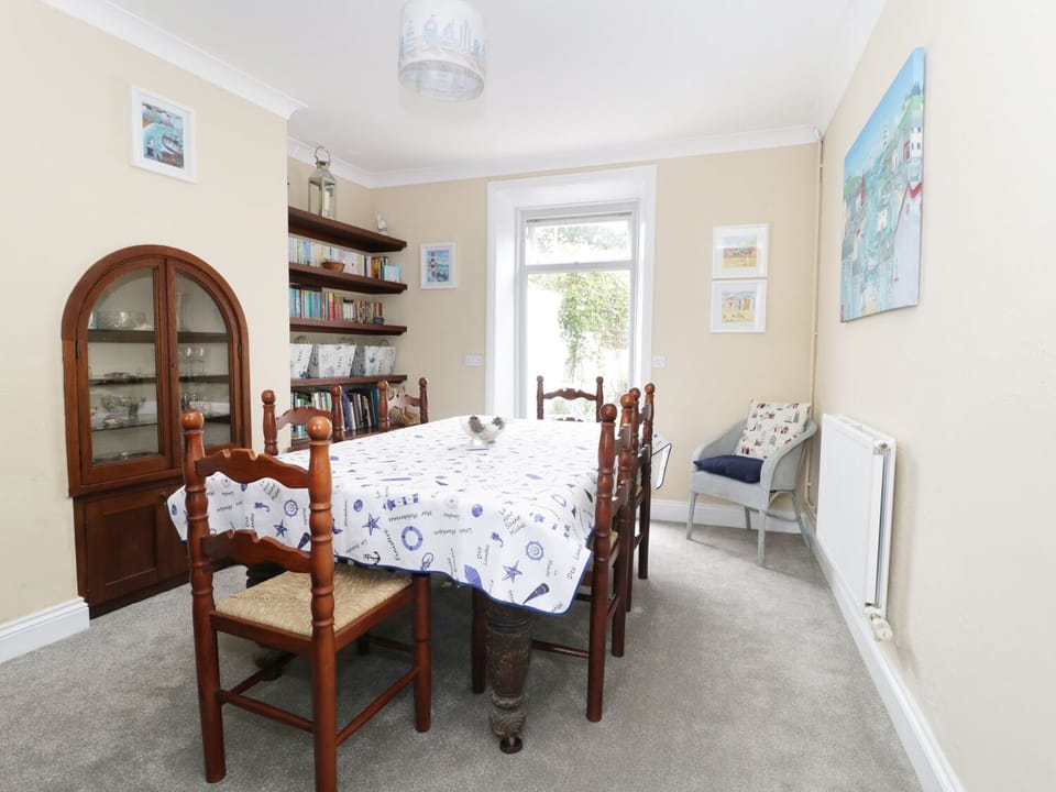 Cottage | Dining