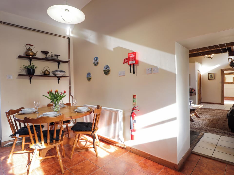 Cottage | Dining