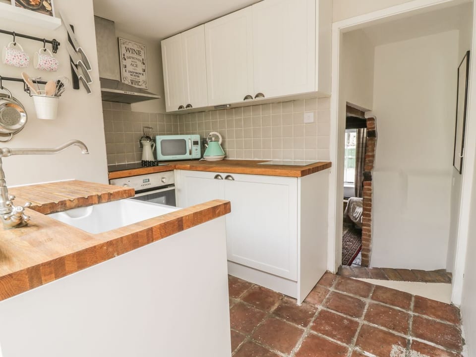 Cottage | Private kitchen | Fridge, microwave, cookware/dishes/utensils