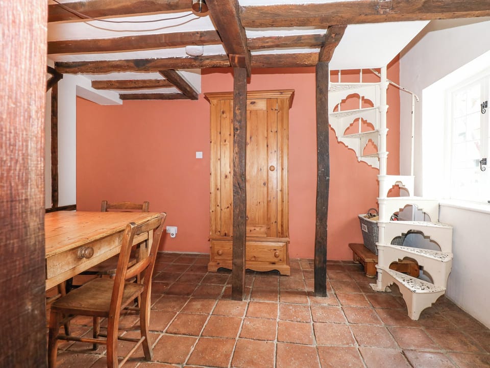 Cottage | Dining