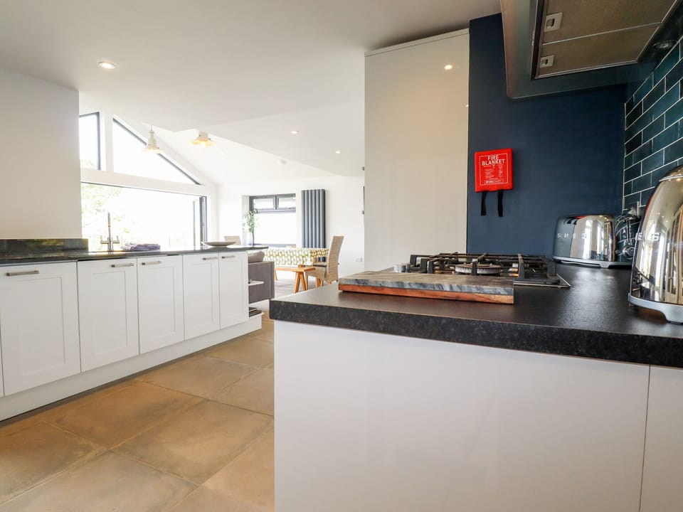 Cottage | Private kitchen | Fridge, microwave, stovetop, dishwasher