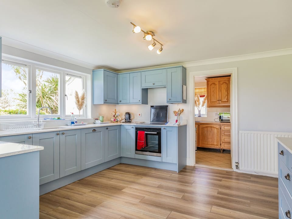 Cottage | Private kitchen | Fridge, dishwasher, electric kettle, toaster