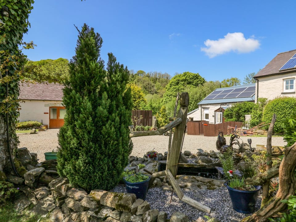 Cottage | Property grounds