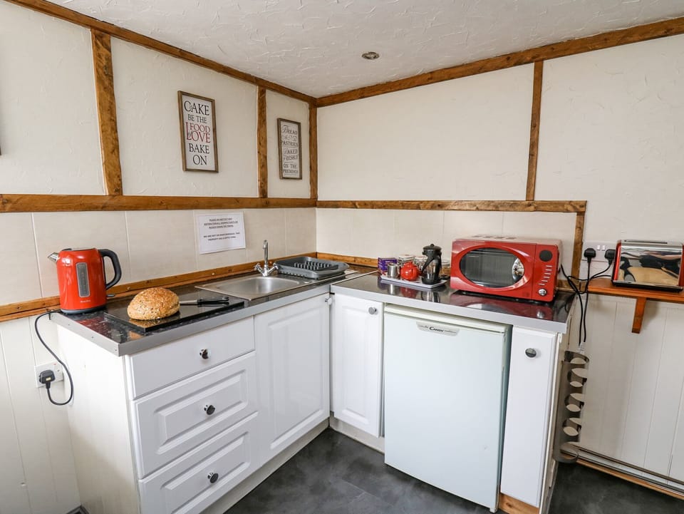 Cottage | Private kitchen | Cookware/dishes/utensils