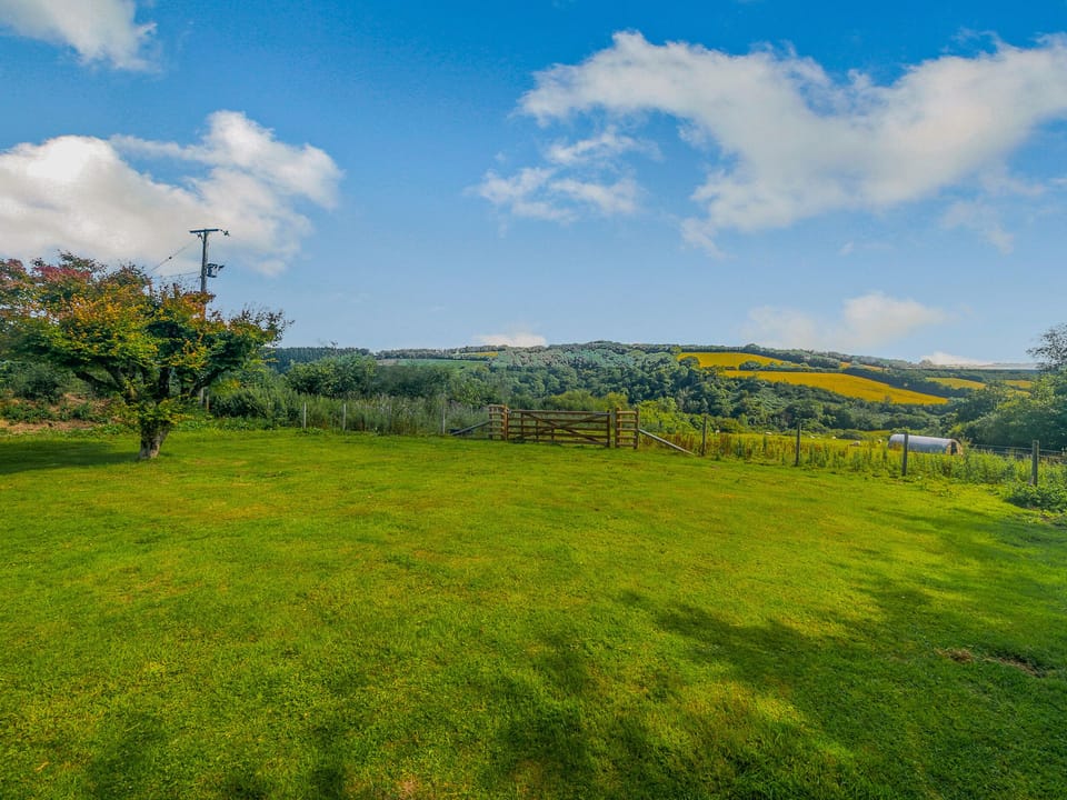 Cottage | Property grounds
