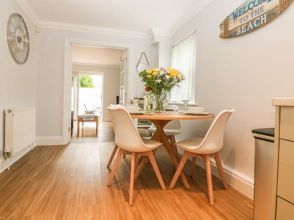 Cottage | Dining