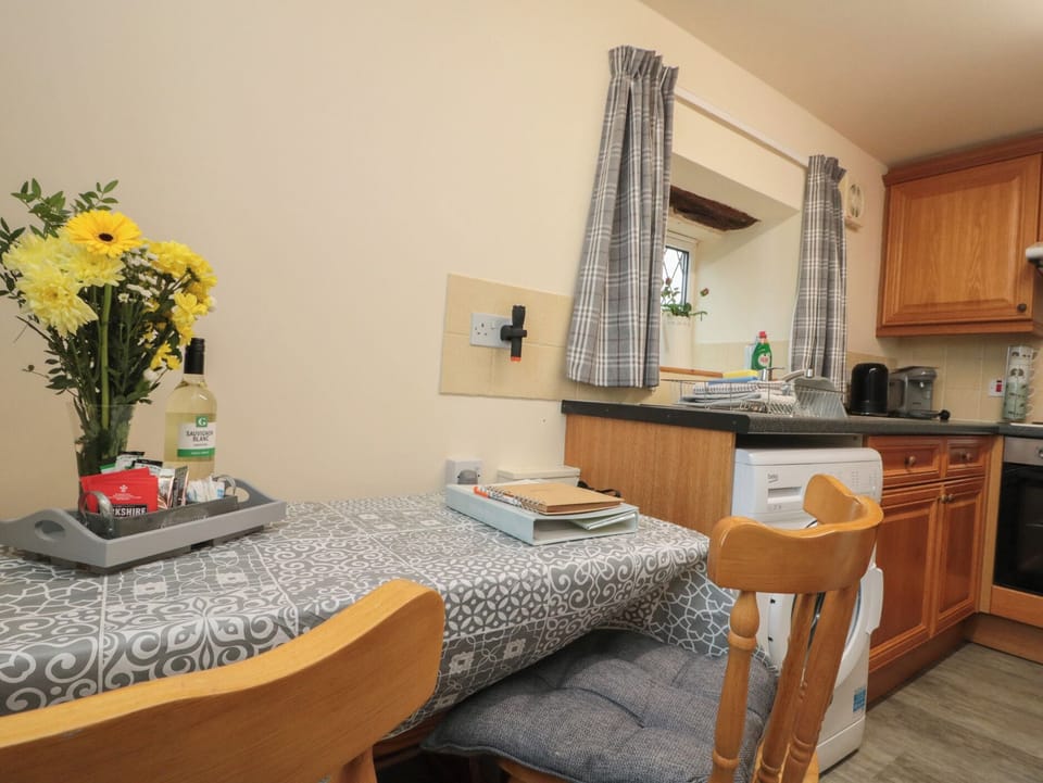 Cottage | Private kitchen | Fridge, microwave, stovetop, highchair
