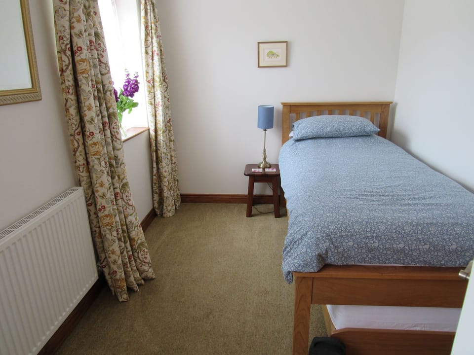 Cottage | 2 bedrooms, individually decorated, individually furnished, free WiFi