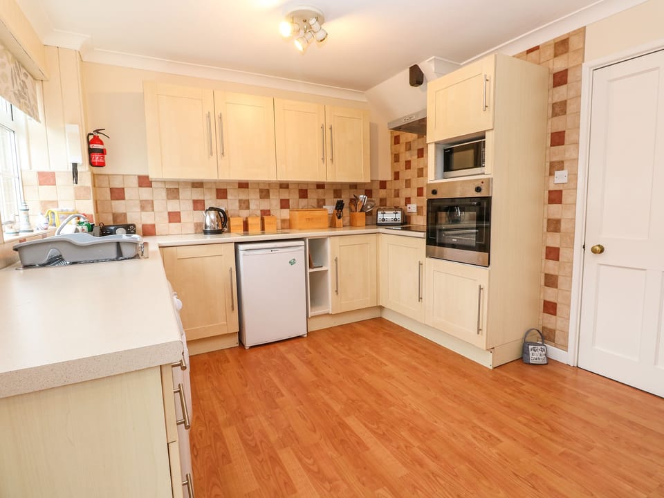 Cottage | Private kitchen | Fridge, microwave, stovetop, highchair