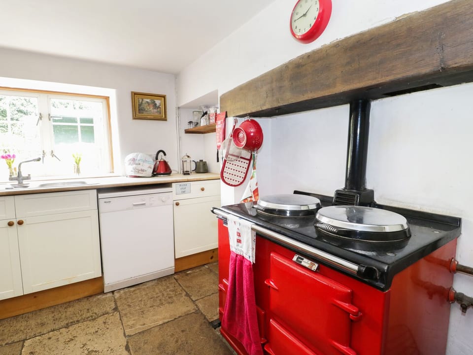 Cottage | Private kitchen | Microwave, stovetop, dishwasher, highchair
