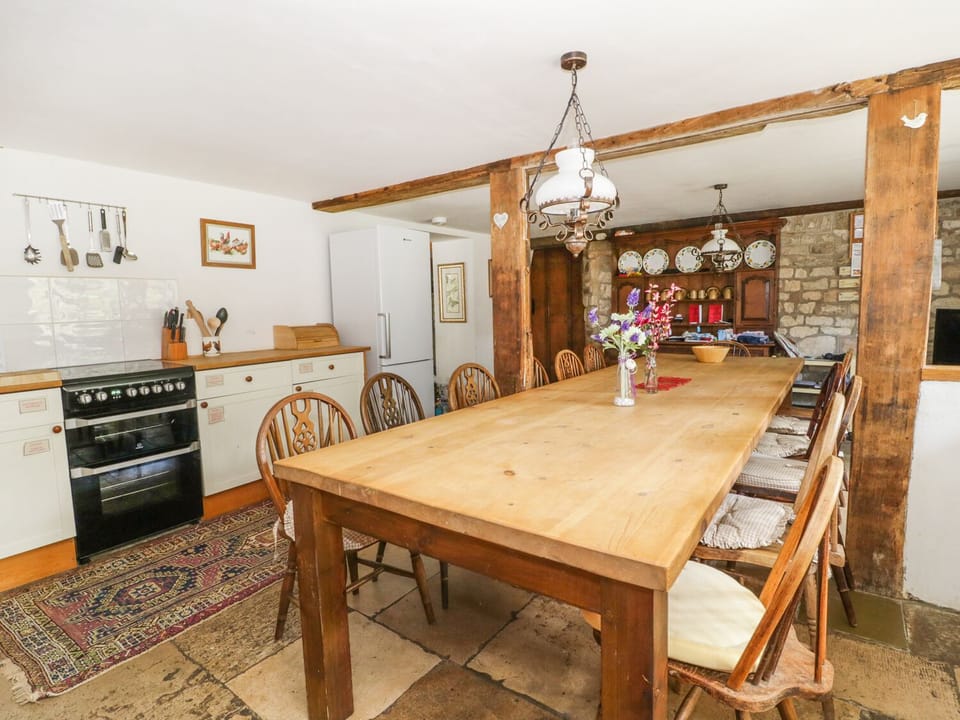 Cottage | Private kitchen | Microwave, stovetop, dishwasher, highchair