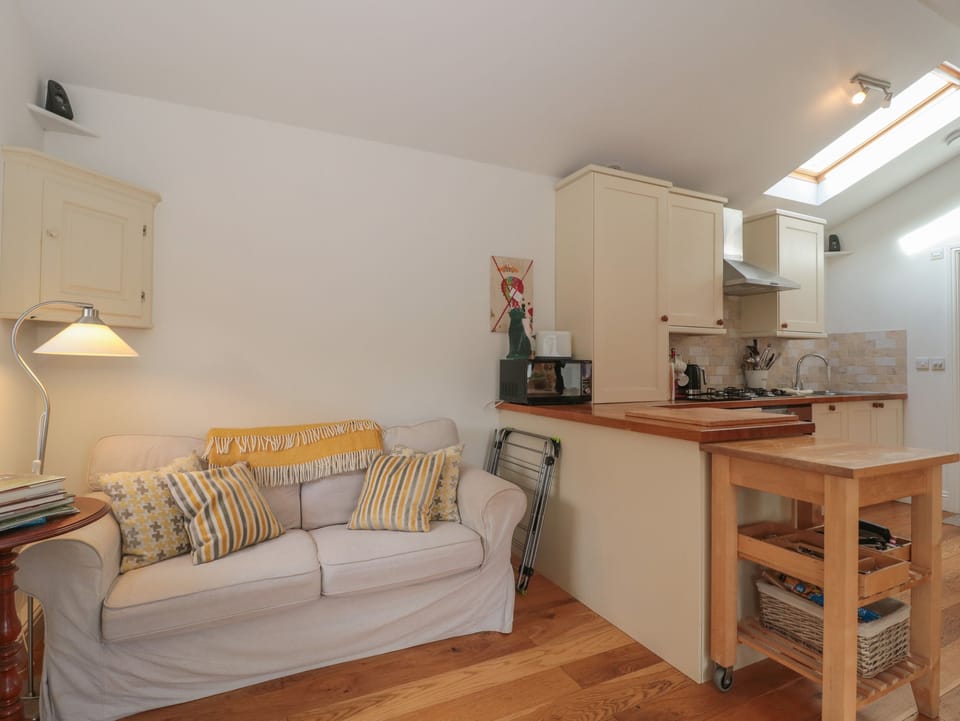 Cottage | Private kitchen | Fridge, microwave, stovetop, dishwasher