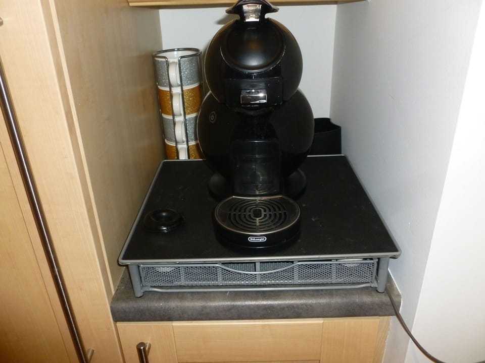 House, 3 Bedrooms | Shared kitchen facilities | Full-size fridge, microwave, oven, stovetop