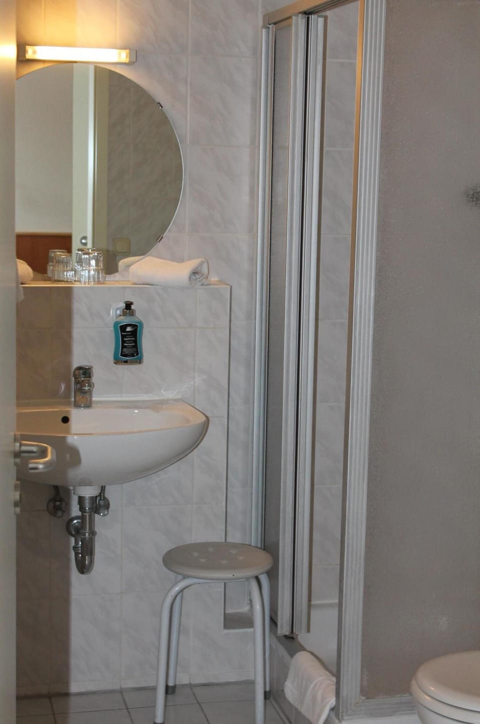 Single Room | Bathroom | Shower, hair dryer, towels