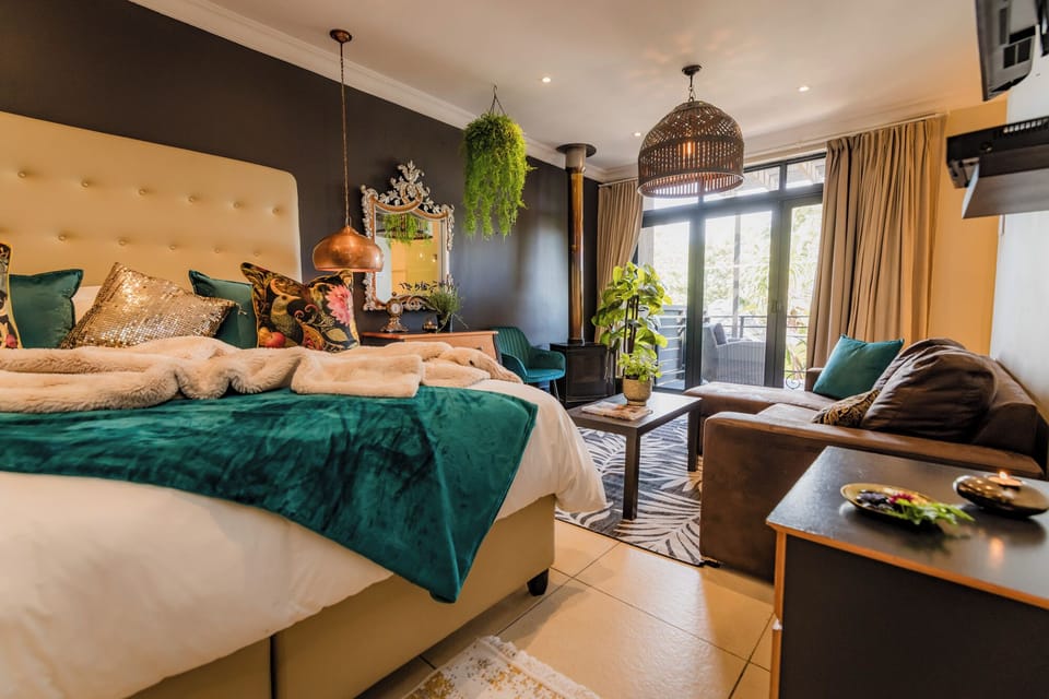 Luxury Suite, 1 Bedroom, Fireplace | 1 bedroom, premium bedding, minibar, in-room safe