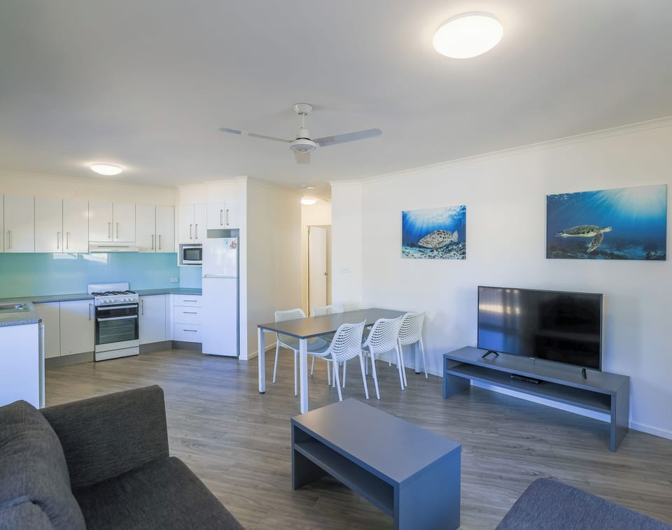 Villa, 3 Bedrooms | Private kitchen | Full-size fridge, microwave, oven, stovetop