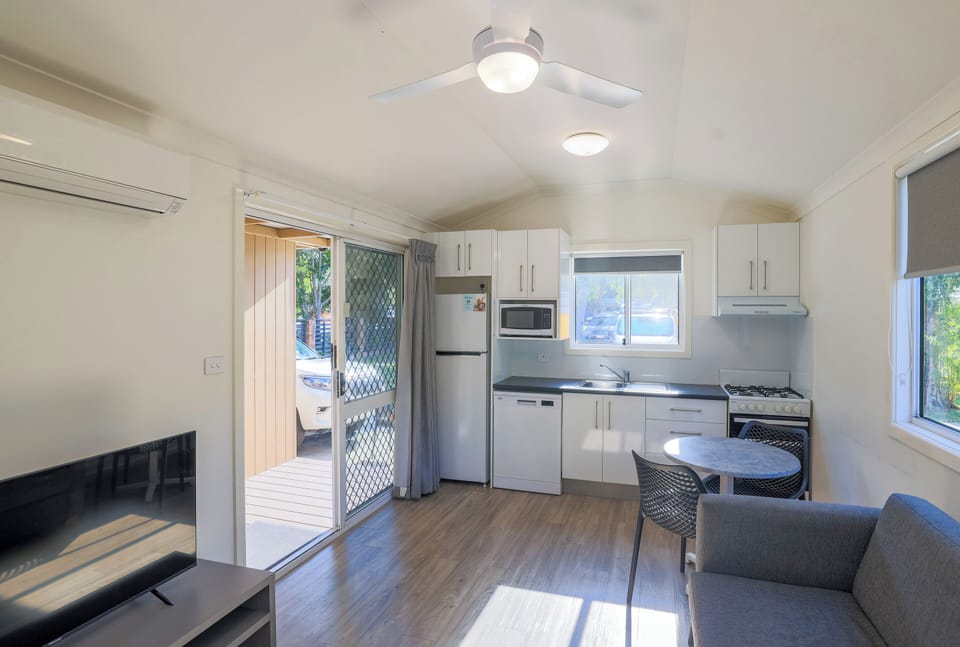 Ensuite Cabins | Private kitchen | Full-size fridge, microwave, oven, stovetop