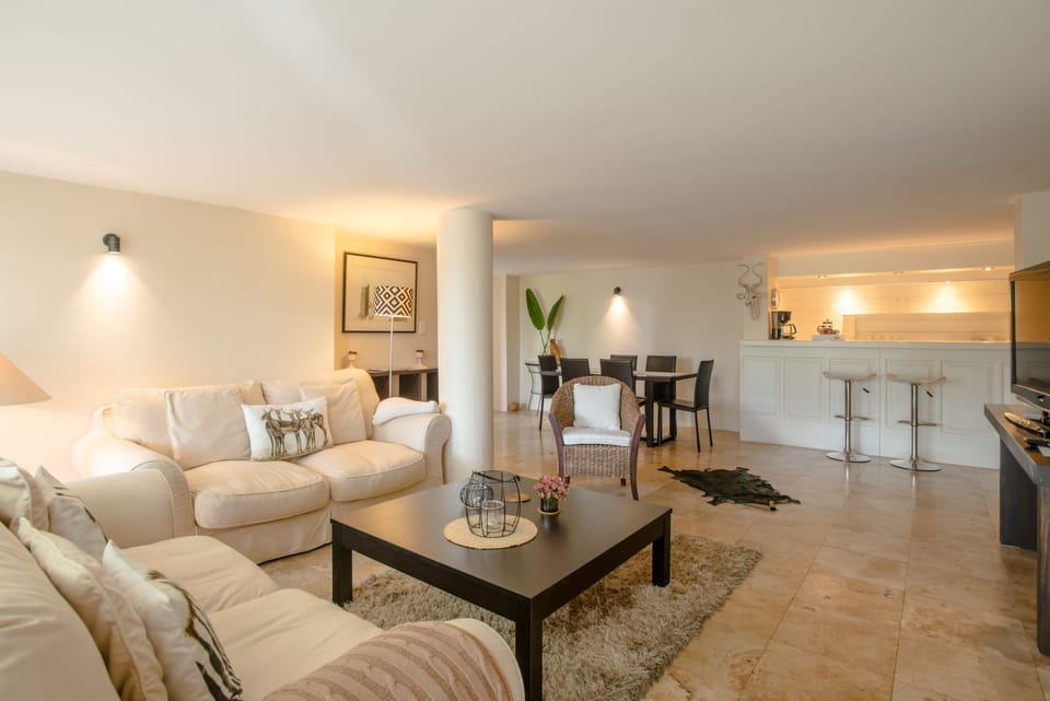 Suite (Springbok) | Living room | LCD TV