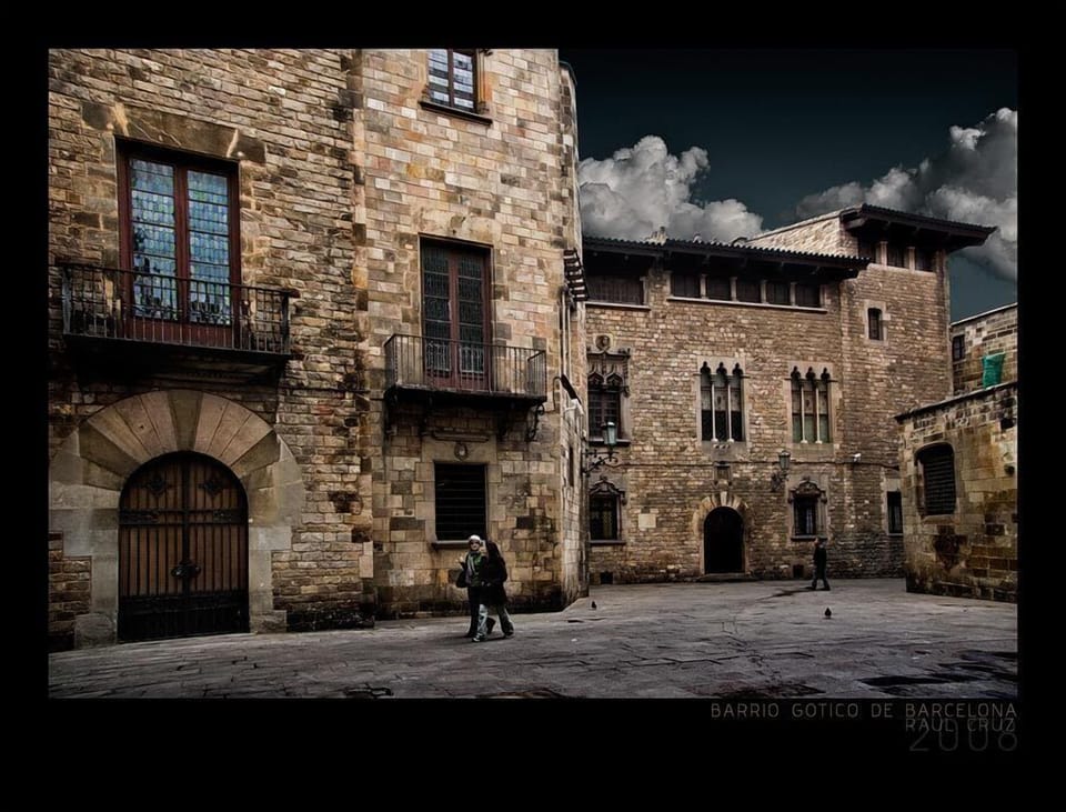 Gothic Quarter, only 2 minutes.

