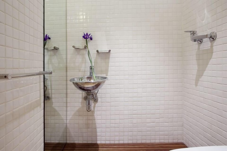 Second bathroom.