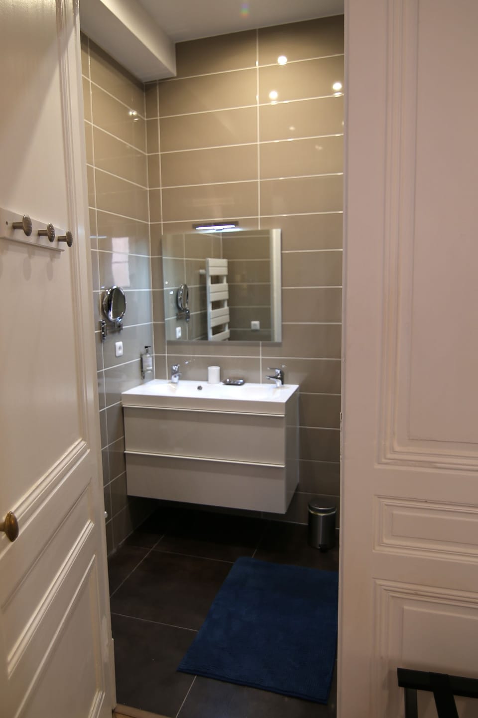 master bedroom attached bathroom
