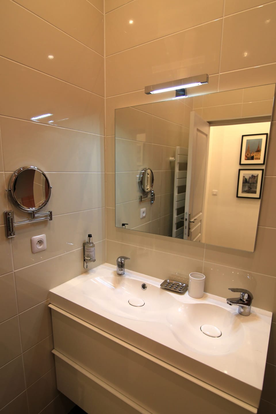 master bedroom attached bathroom