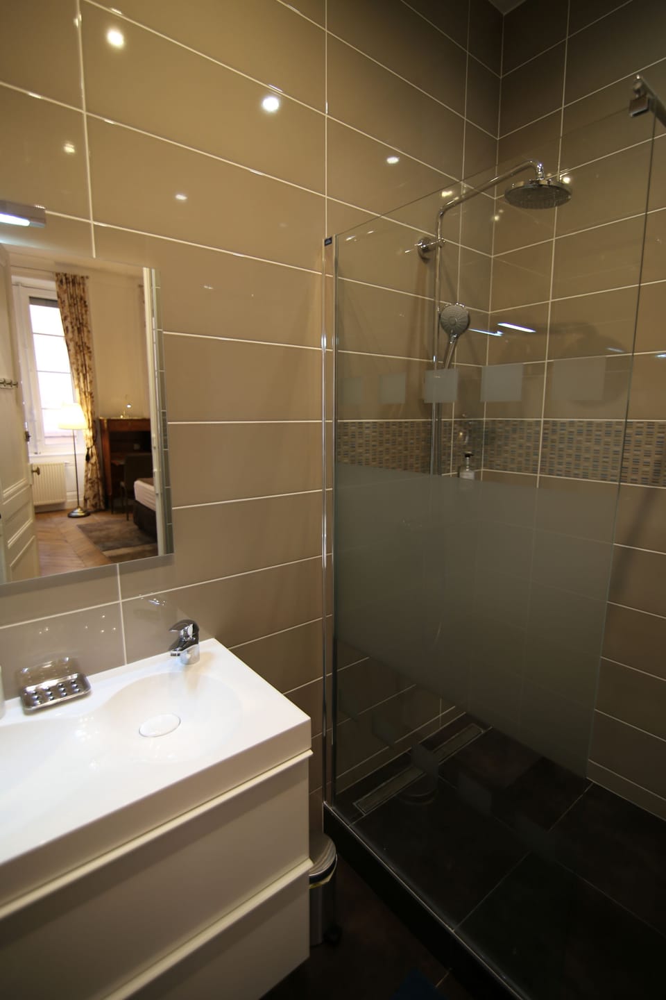 master bedroom attached bathroom