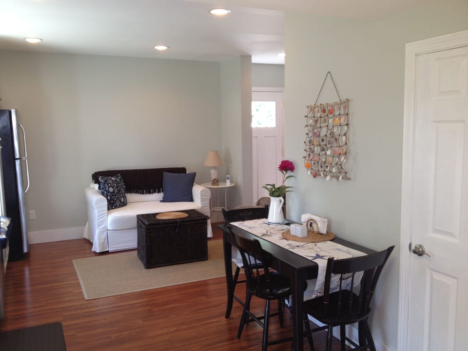 First floor eating area. 