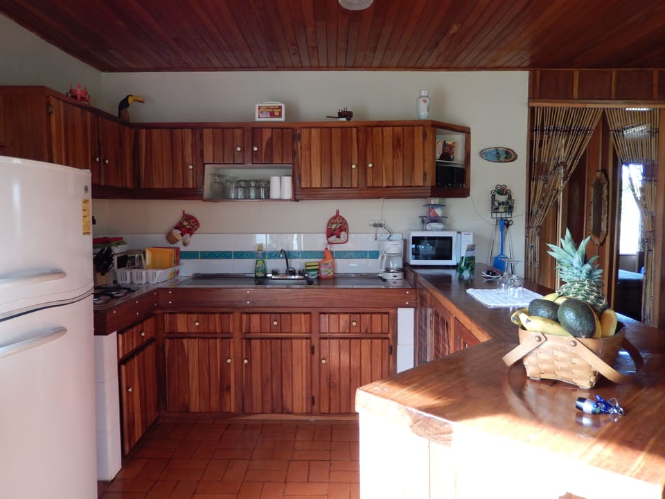 fully equipped kitchen