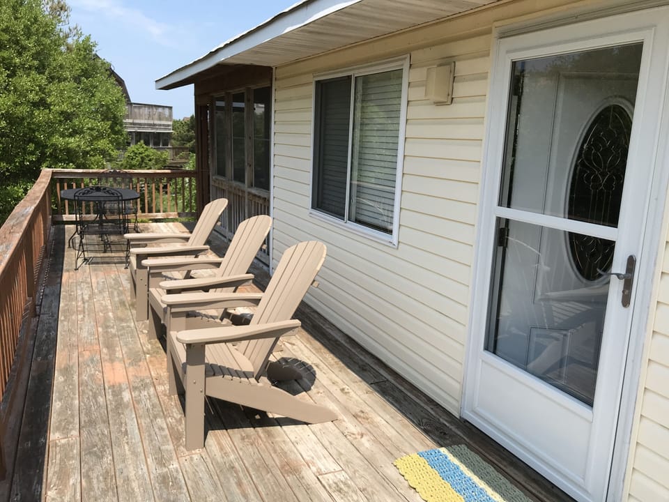 front deck..This is an old photo. The deck is brand new but same design. 