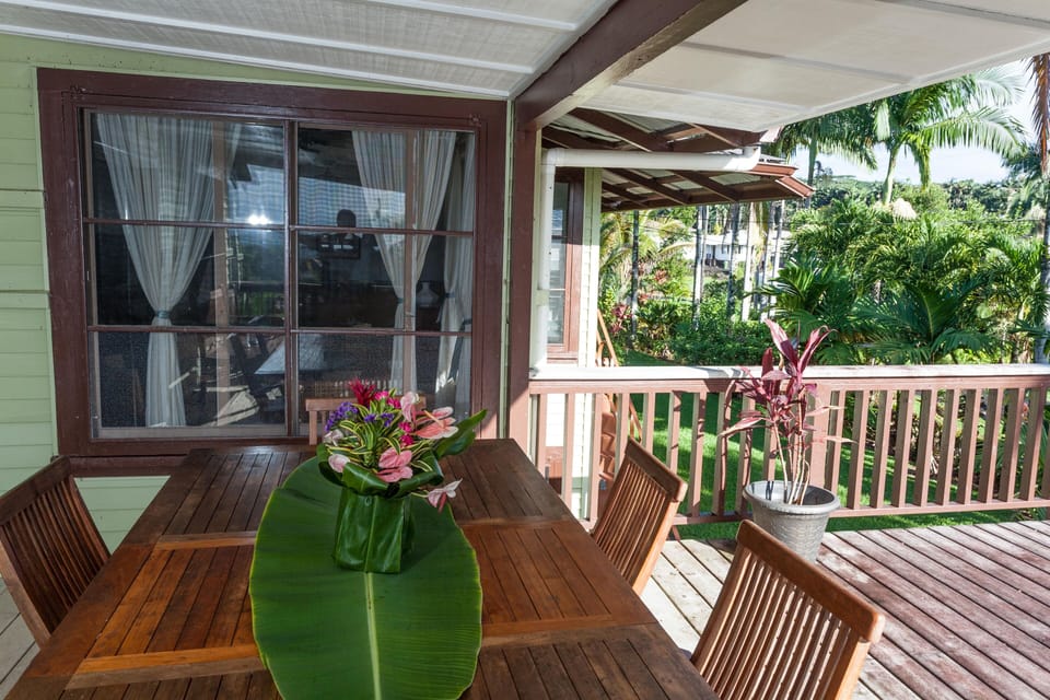 Outdoor dining and fresh air on the spacious lanai
