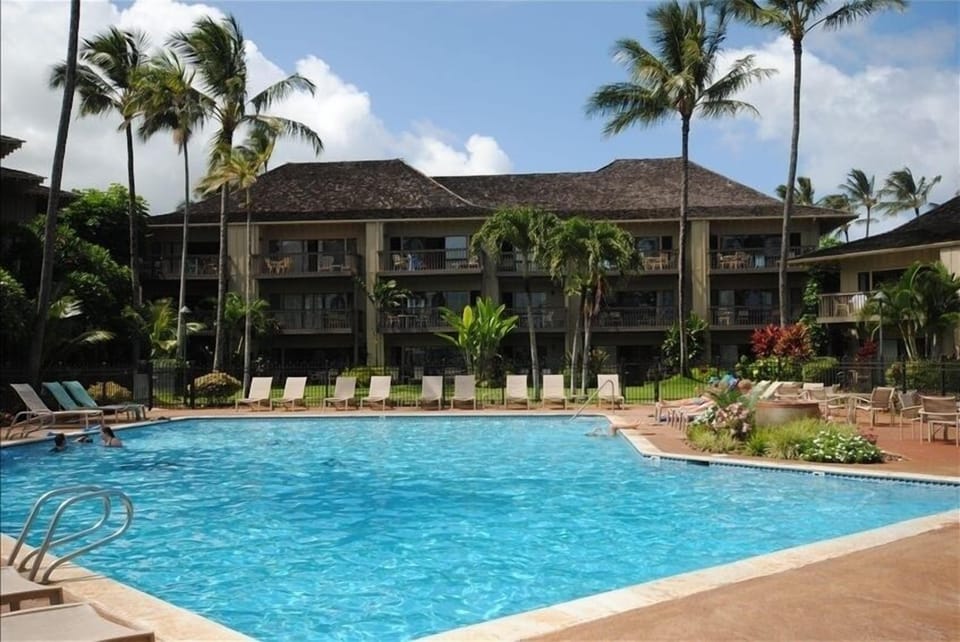 Lae Nani pool